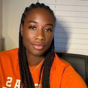 Meet your Posher, Dominique